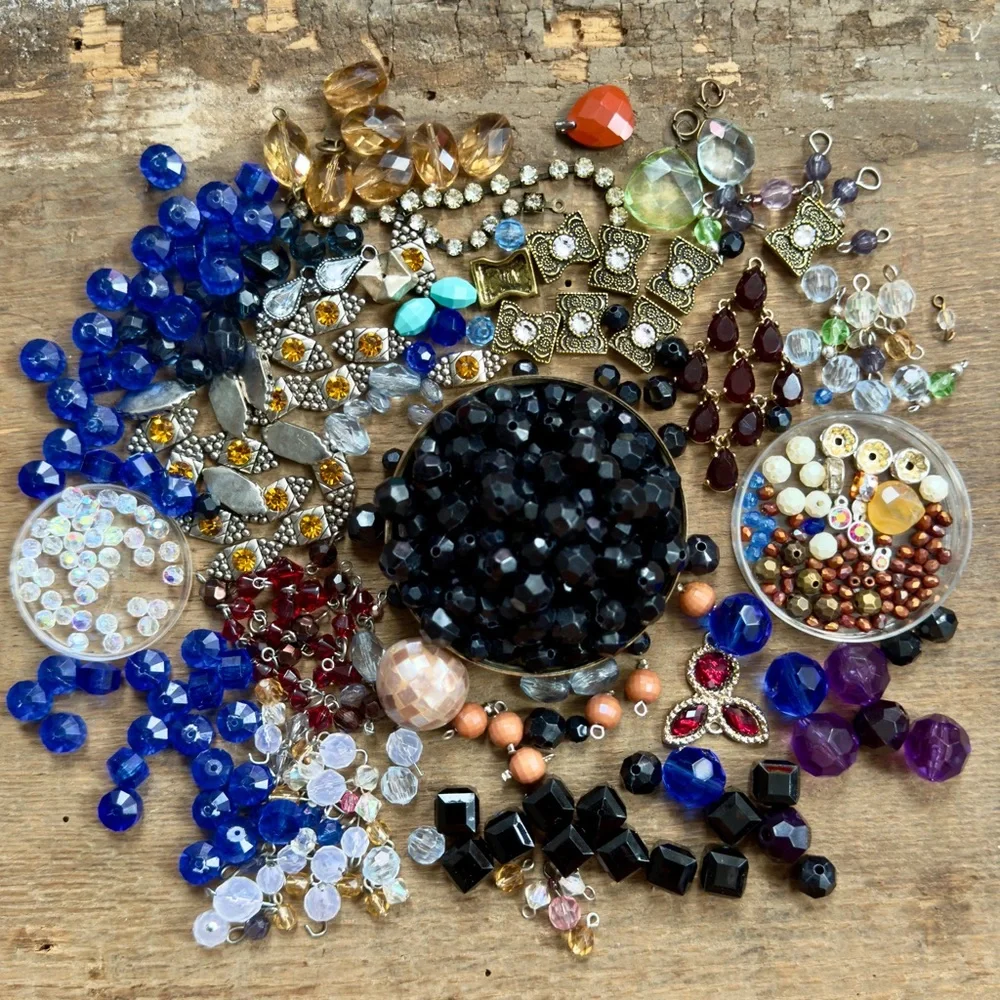 Assorted rhinestone & faceted bead charm mixed lot var materials hi low vtg mod